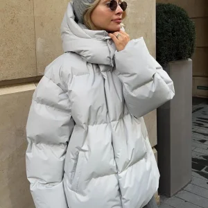 Daniela dunjacka med hög krage